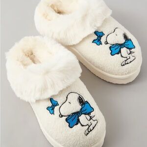 NWT Snoopy x American Eagle Limited Edition Slippers